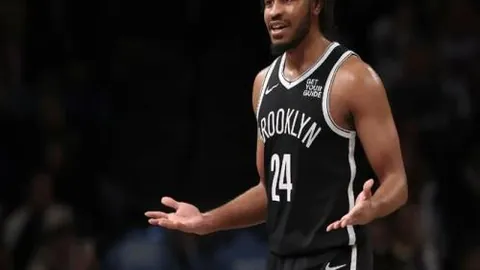 “曼联与埃弗顿战成平局，马夏尔赛季首开记录，汤森助力扳平比分”